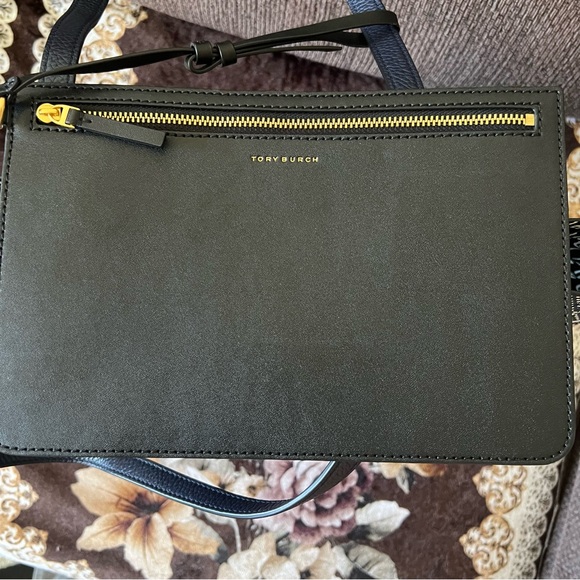 TORY BURCH Retro Batik Blake Floral Printed Tote Bag With An Attached Wristlet - Picture 8 of 15